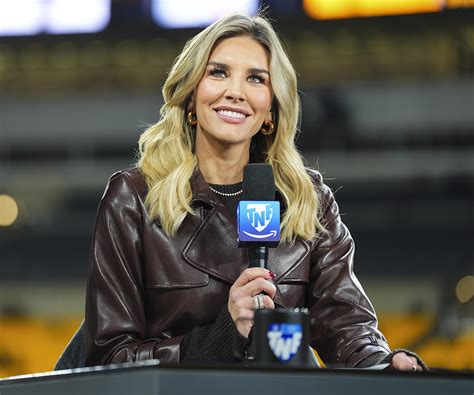 charissa thompsonnude|Fox Sports host Charissa Thompson opens up about nude photo。